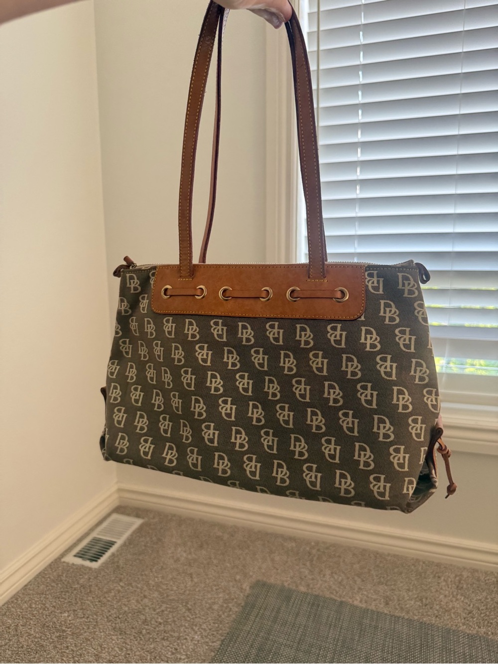 Vintage Dooney and Bourke USED tote bag - Picture 3 of 16
